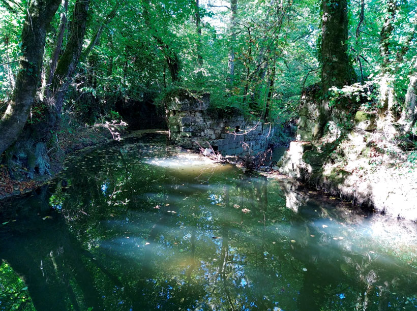 Seuil du Gaillardon en amont du moulin de Labatut sur la commune de Langoiran (12 octobre 2021)